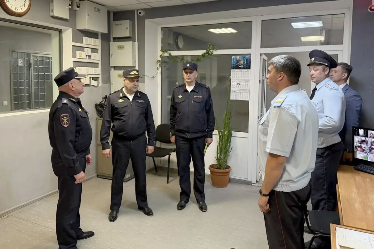 Начальник регионального УМВД Дмитрий Остапенко принял участие в открытии нового здания линейного отдела полиции на станции Коноша и посетил территориальный отдел полиции Начальник регионального УМВД Дмитрий Остапенко принял участие в открытии нового здания линейного отдела полиции на станции Коноша и посетил территориальный отдел полиции