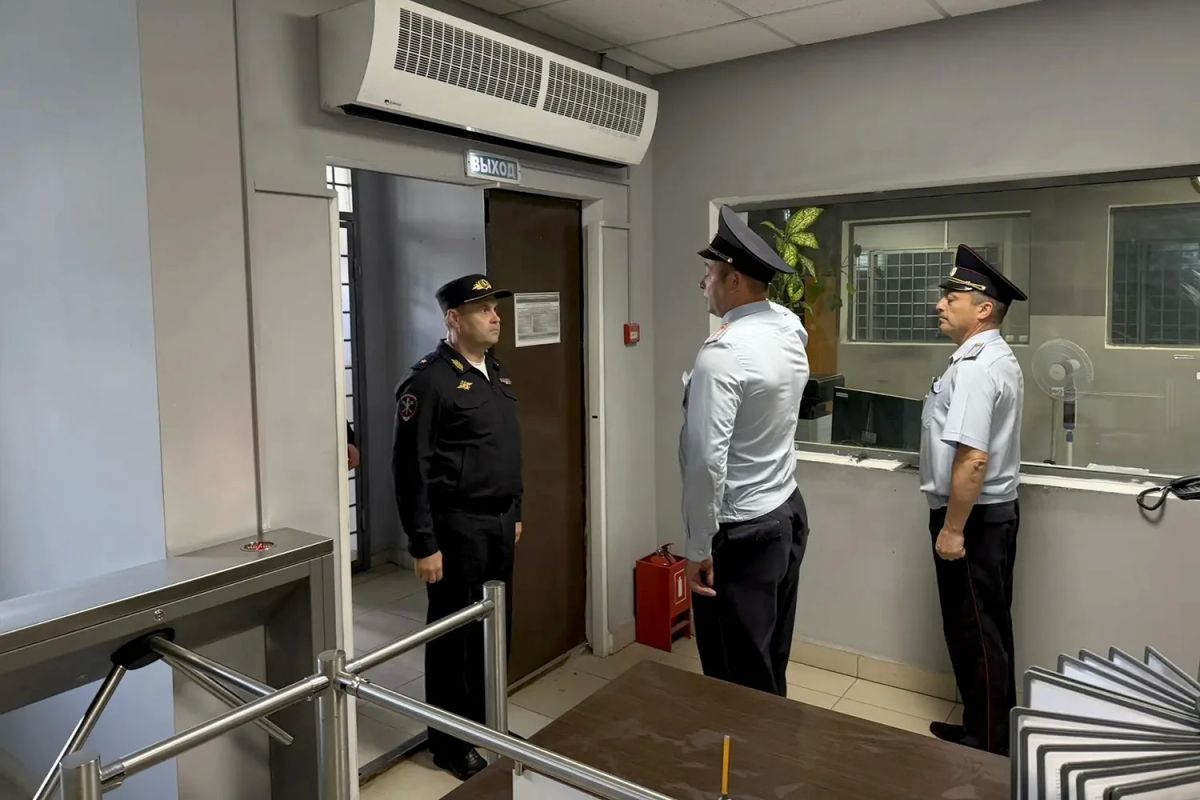Начальник регионального УМВД Дмитрий Остапенко принял участие в открытии нового здания линейного отдела полиции на станции Коноша и посетил территориальный отдел полиции Начальник регионального УМВД Дмитрий Остапенко принял участие в открытии нового здания линейного отдела полиции на станции Коноша и посетил территориальный отдел полиции