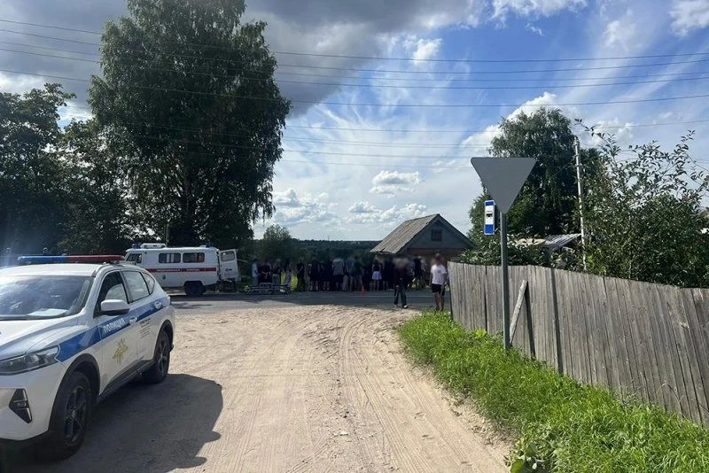 В Вельском округе устанавливаются обстоятельства ДТП с легковым автомобилем и КАМАЗом В Вельском округе устанавливаются обстоятельства ДТП с легковым автомобилем и КАМАЗом