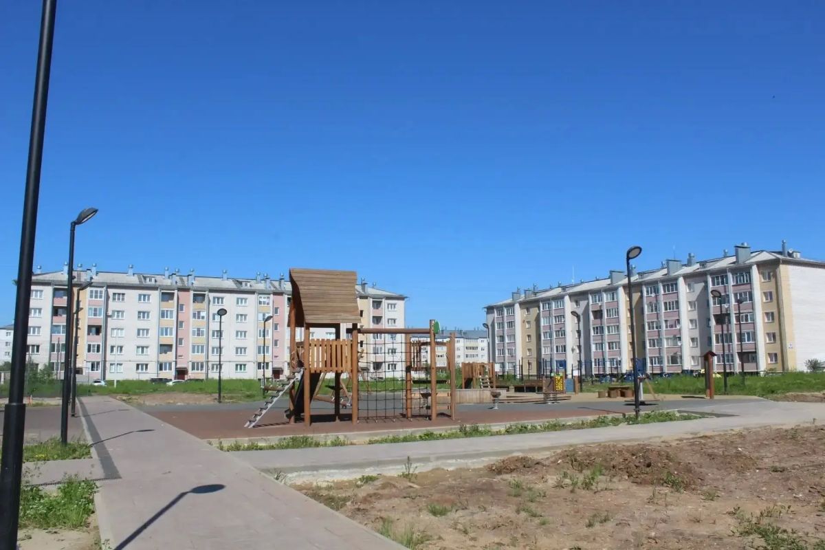 В Котласе благоустроили сквер в 11-м квартале Южного района В Котласе благоустроили сквер в 11-м квартале Южного района