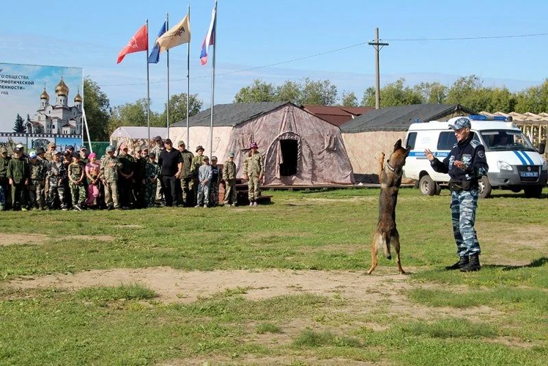 В летнем лагере «Архангел» прошла «Зарядка со стражем порядка»! В летнем лагере «Архангел» прошла «Зарядка со стражем порядка»!
