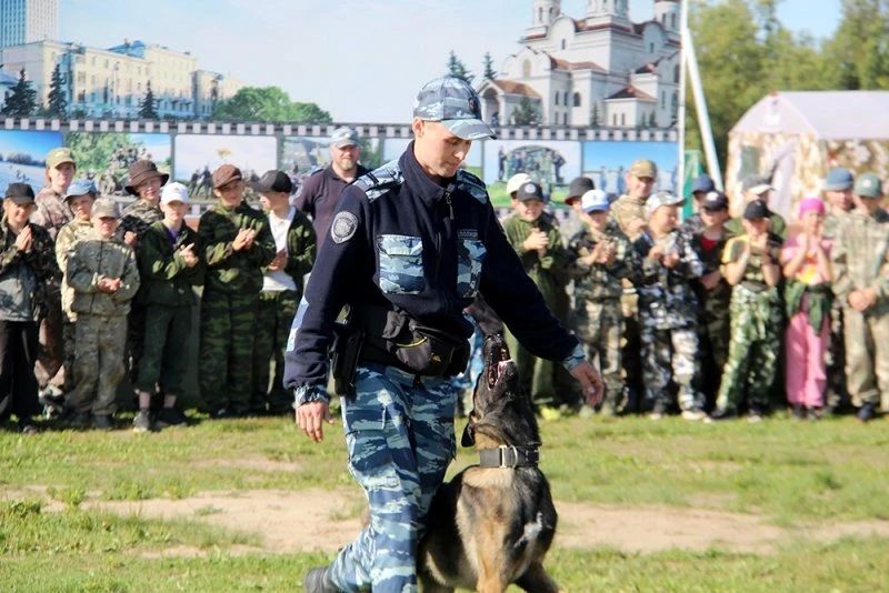 В летнем лагере «Архангел» прошла «Зарядка со стражем порядка»! В летнем лагере «Архангел» прошла «Зарядка со стражем порядка»!