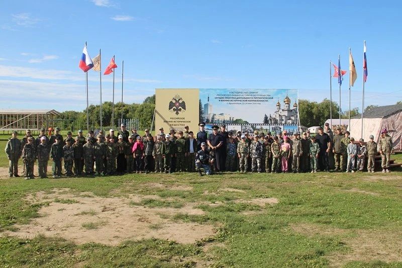 В летнем лагере «Архангел» прошла «Зарядка со стражем порядка»! В летнем лагере «Архангел» прошла «Зарядка со стражем порядка»!
