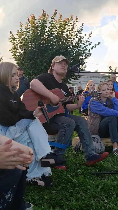 Вечер под гитару на городском пляже Каргополя — как это было! Вечер под гитару на городском пляже Каргополя — как это было!