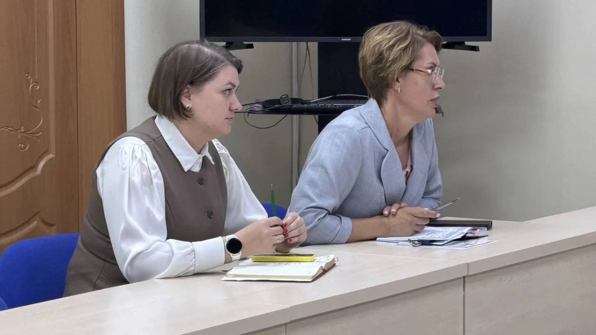 Игорь Арсентьев: Сегодня провели личный приём жителей в общественной приёмной «Единой России» в посёлке Коноша Игорь Арсентьев: Сегодня провели личный приём жителей в общественной приёмной «Единой России» в посёлке Коноша