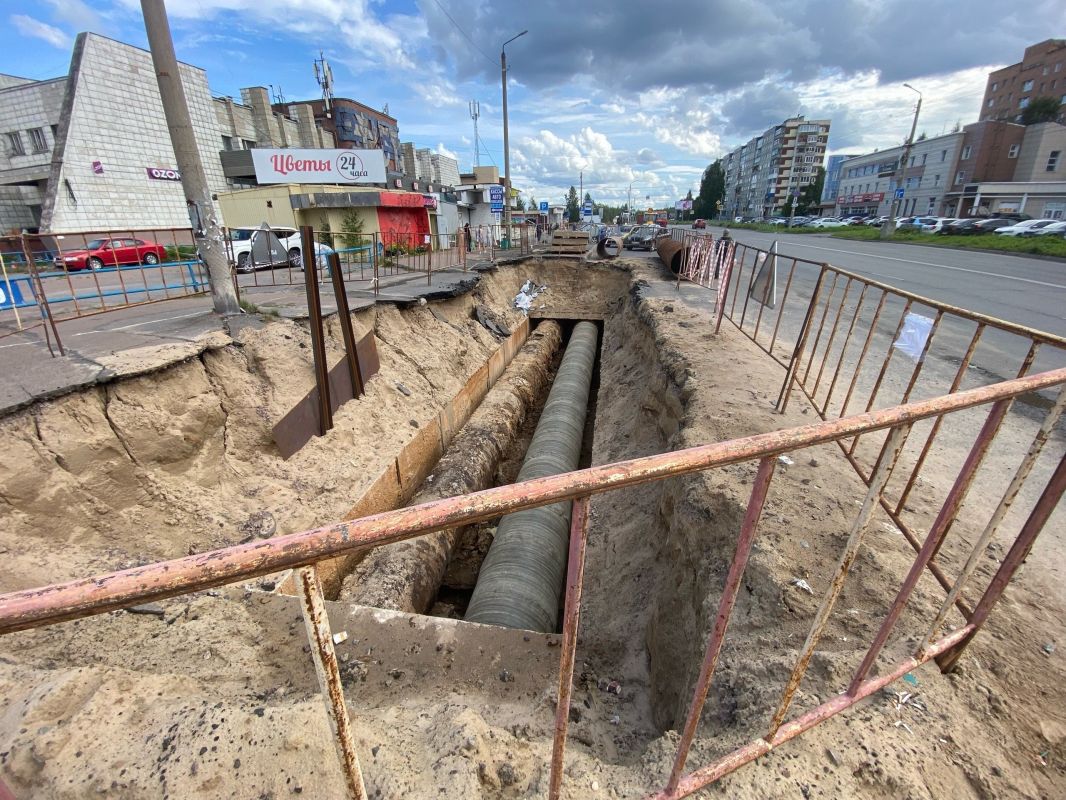 На проспекте Дзержинского коммунальщики устраняют серию аварий на теплосетях На проспекте Дзержинского коммунальщики устраняют серию аварий на теплосетях