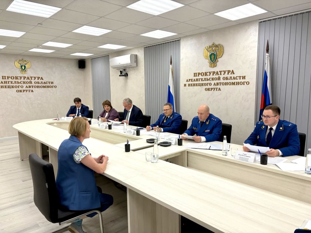 Заместитель Генерального прокурора Российской Федерации Алексей Захаров принял участие в подведении итогов работы прокуратуры Архангельской области и Ненецкого автономного округа в 1 полугодии 2026 года и провел личный прием... Заместитель Генерального прокурора Российской Федерации Алексей Захаров принял участие в подведении итогов работы прокуратуры Архангельской области и Ненецкого автономного округа в 1 полугодии 2026 года и провел личный прием...