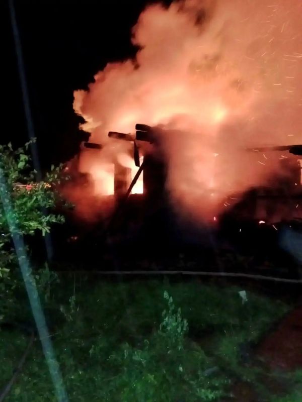 У семьи с пятью детьми в Устьянском округе сгорел дом У семьи с пятью детьми в Устьянском округе сгорел дом