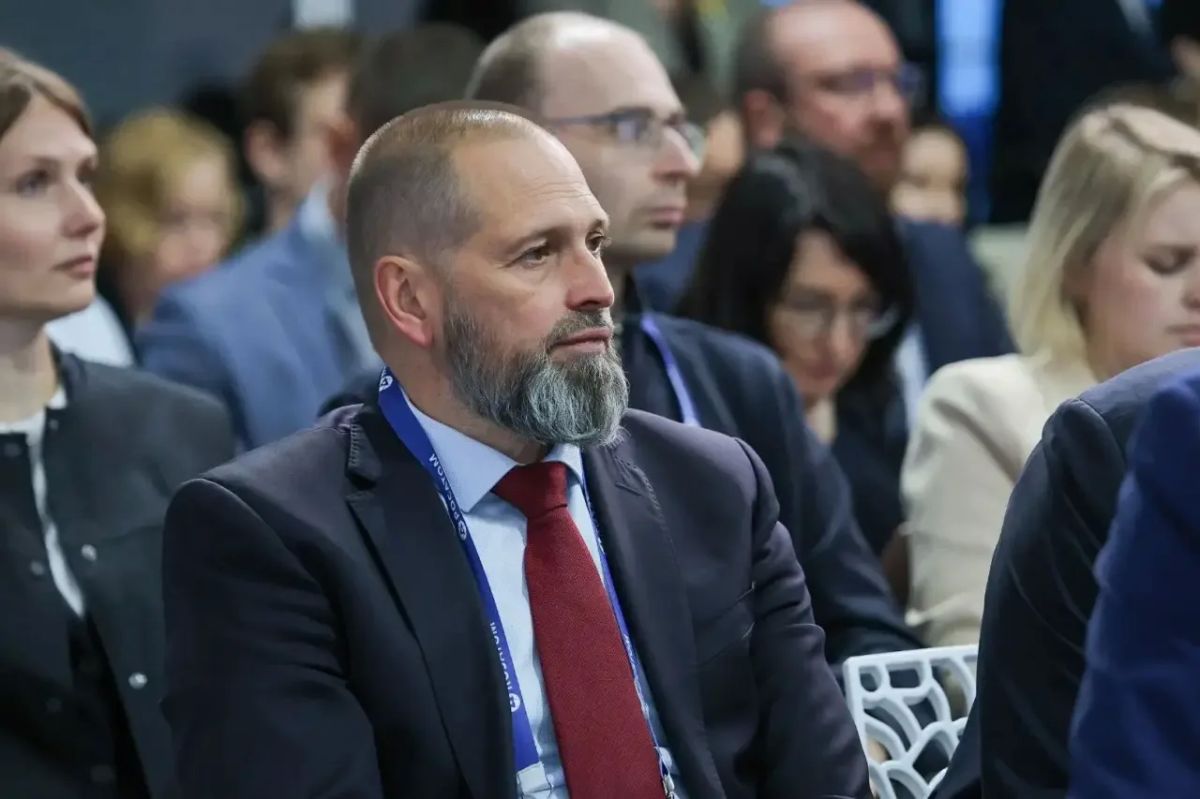 Александр Цыбульский: На площадке форума «Арктика – Регионы» провели совместное заседание двух комиссий Государственного Совета – по направлениям «Международная кооперация и экспорт» и «Промышленность» Александр Цыбульский: На площадке форума «Арктика – Регионы» провели совместное заседание двух комиссий Государственного Совета – по направлениям «Международная кооперация и экспорт» и «Промышленность»