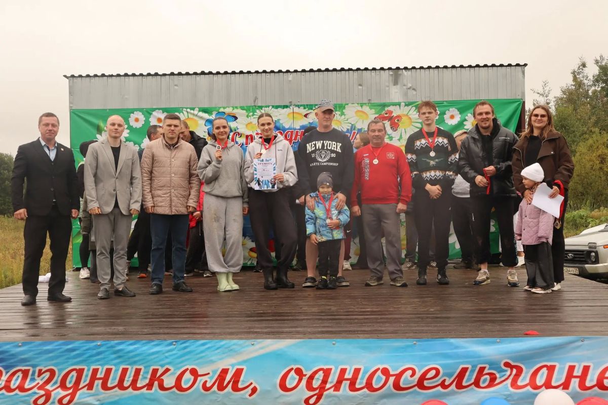 Холод — не помеха!. 15 августа в рамках празднования Дня деревни Климовская Коношского района состоялся турнир по волейболу среди смешанных команд Холод — не помеха!. 15 августа в рамках празднования Дня деревни Климовская Коношского района состоялся турнир по волейболу среди смешанных команд