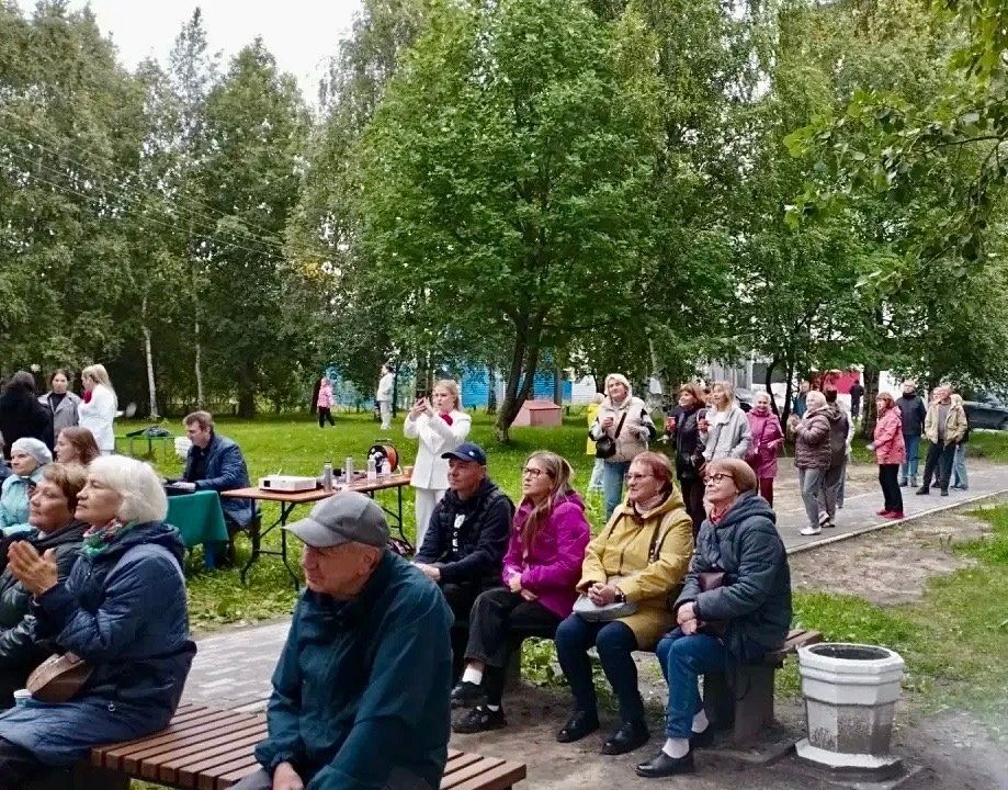 Летние вечера на музыкальном пятачке ломоносовского дворцы культуры набирают обороты Летние вечера на музыкальном пятачке ломоносовского дворцы культуры набирают обороты