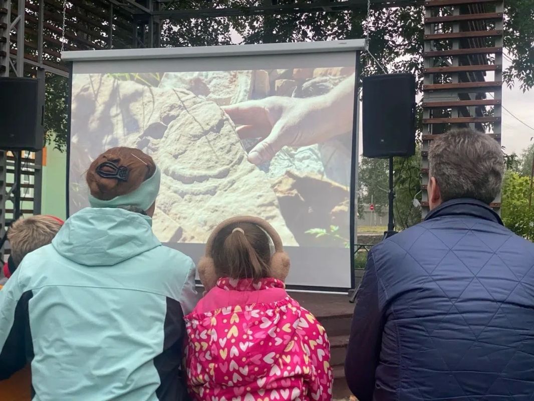 Летние вечера на музыкальном пятачке ломоносовского дворцы культуры набирают обороты Летние вечера на музыкальном пятачке ломоносовского дворцы культуры набирают обороты