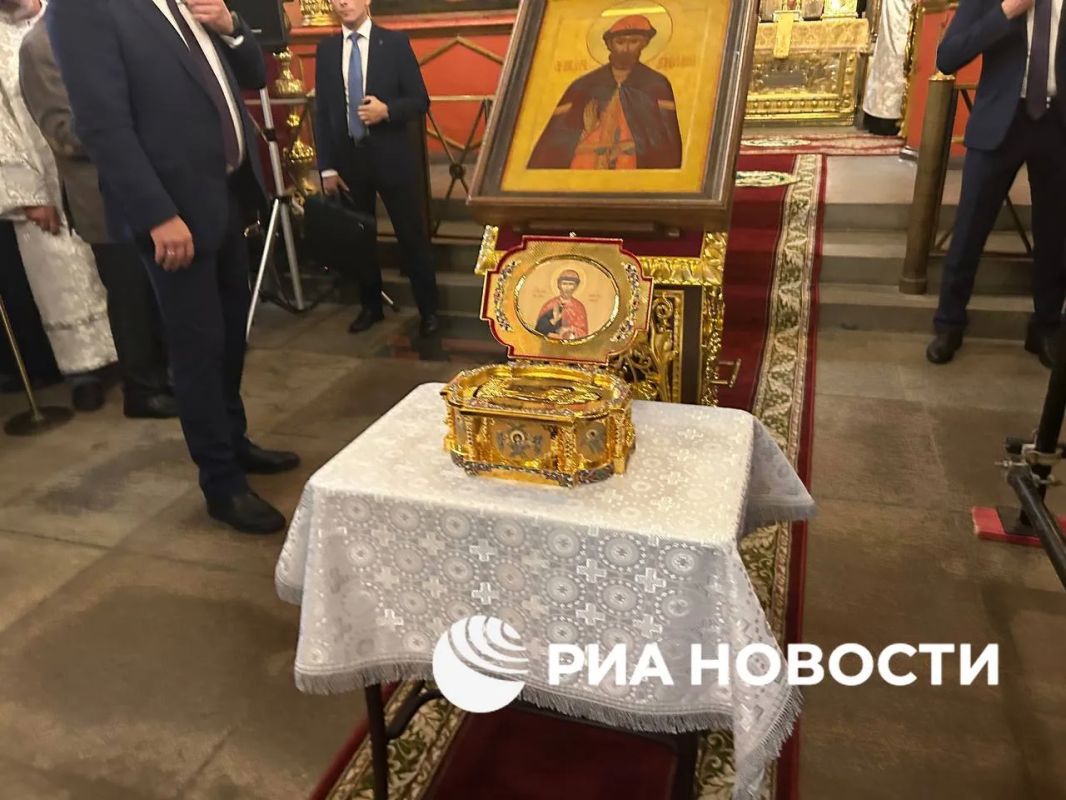 Мощи Дмитрия Донского обнаружили в саркофаге в Архангельском соборе во время реставрационных работ Мощи Дмитрия Донского обнаружили в саркофаге в Архангельском соборе во время реставрационных работ