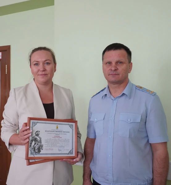 В Архангельске полицейские наградили сотрудников банков, предотвративших дистанционные преступления В Архангельске полицейские наградили сотрудников банков, предотвративших дистанционные преступления