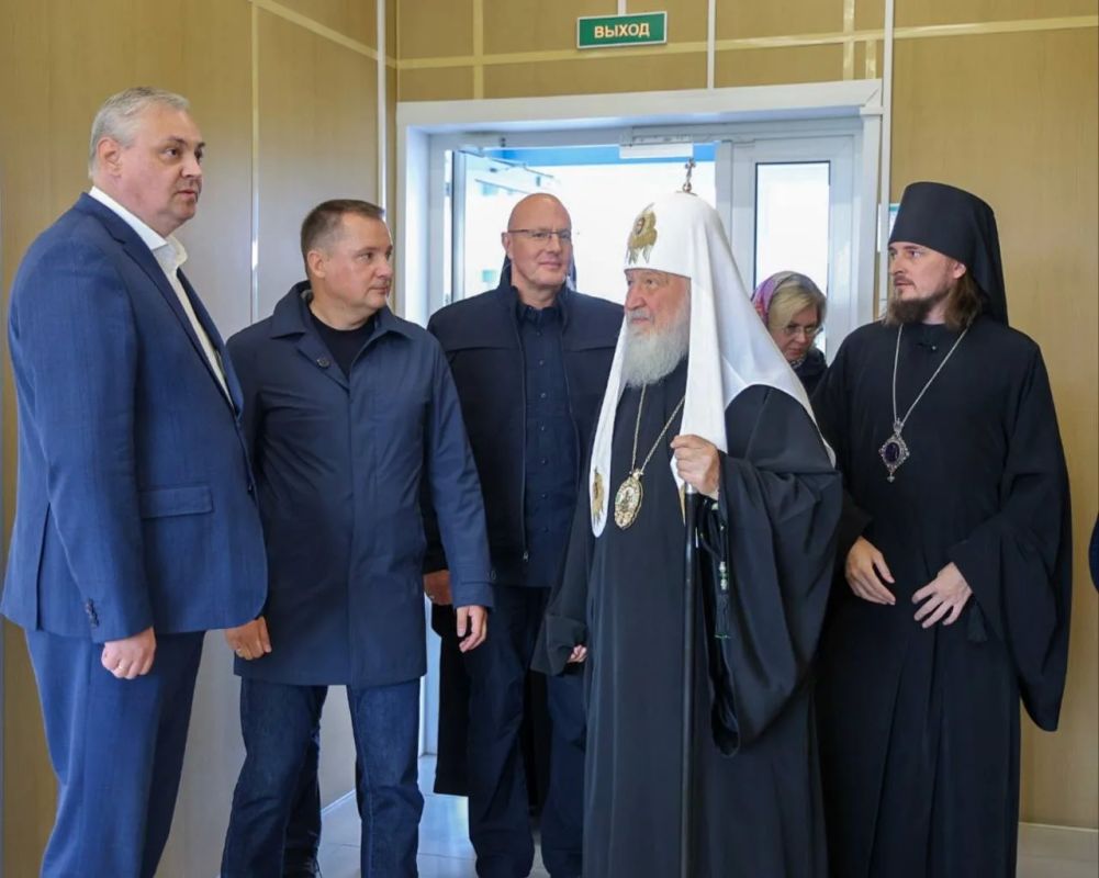 Дмитрий Чернышенко и Святейший Патриарх Московский и всея Руси Кирилл провели заседание оргкомитета по подготовке к 600-летию основания первого монашеского поселения на Соловках Дмитрий Чернышенко и Святейший Патриарх Московский и всея Руси Кирилл провели заседание оргкомитета по подготовке к 600-летию основания первого монашеского поселения на Соловках
