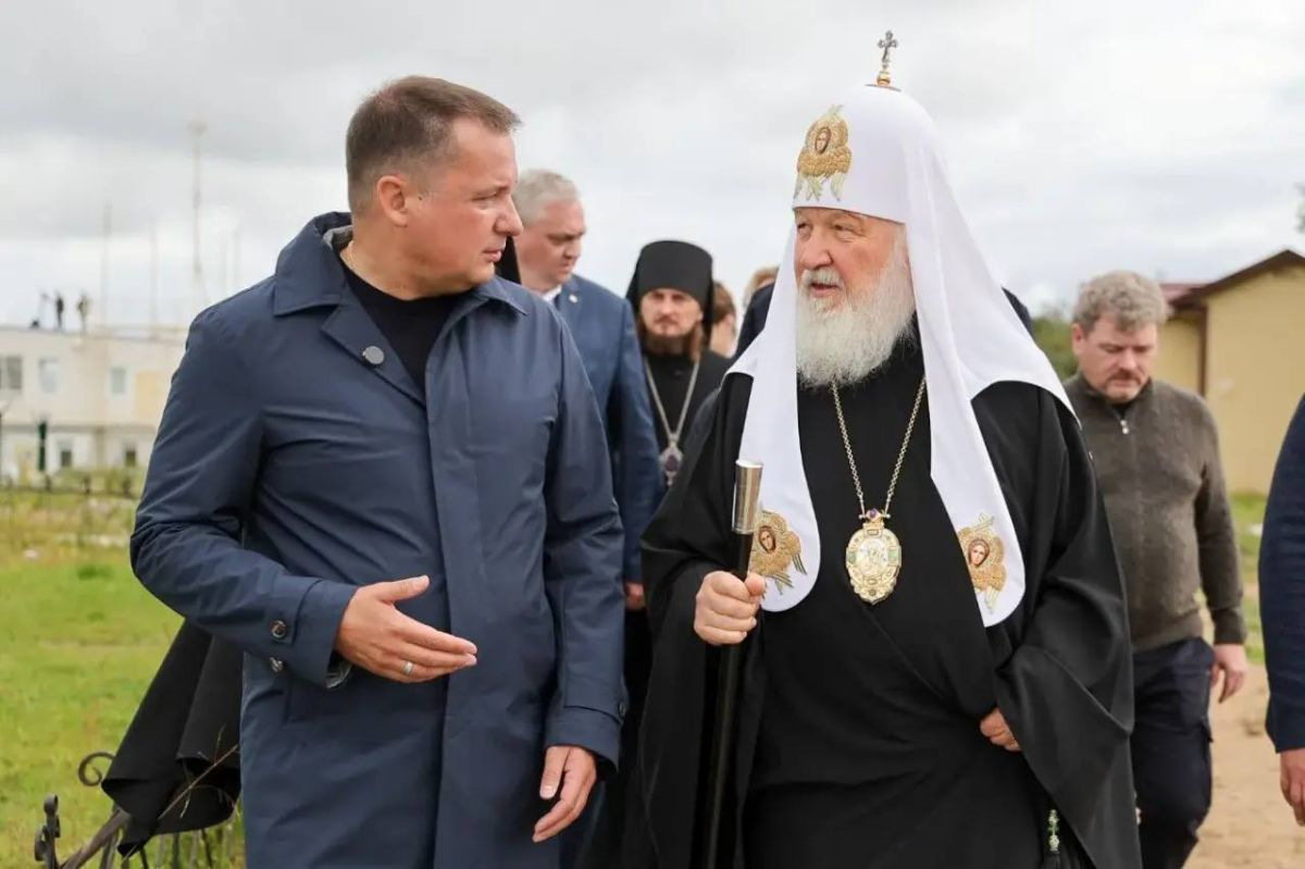 Александр Цыбульский: На Соловецкий архипелаг прибыл Святейший Патриарх Московский и Всея Руси Кирилл – он традиционно принимает участие в мероприятиях, приуроченных ко дню памяти преподобных Зосимы, Савватия и Германа... Александр Цыбульский: На Соловецкий архипелаг прибыл Святейший Патриарх Московский и Всея Руси Кирилл – он традиционно принимает участие в мероприятиях, приуроченных ко дню памяти преподобных Зосимы, Савватия и Германа...
