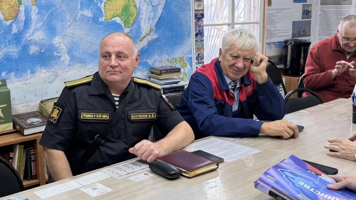 Игорь Арсентьев: Во время поездок по нашей большой Архангельской области часто встречаю северодвинцев: кто-то переехал в другой район, у кого-то здесь дача, родственники, друзья, кто-то приезжает на мероприятия Игорь Арсентьев: Во время поездок по нашей большой Архангельской области часто встречаю северодвинцев: кто-то переехал в другой район, у кого-то здесь дача, родственники, друзья, кто-то приезжает на мероприятия