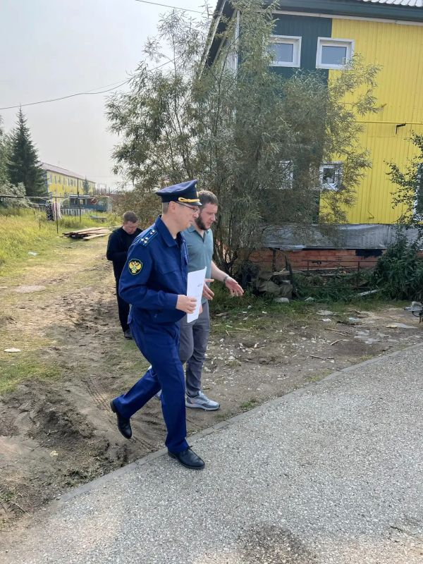 В рамках контроля за подготовкой жилого фонда к отопительному периоду заместитель прокурора Архангельской области и Ненецкого автономного округа Павел Матанцев проверил ход и качество выполнения работ по капитальному ремонту... В рамках контроля за подготовкой жилого фонда к отопительному периоду заместитель прокурора Архангельской области и Ненецкого автономного округа Павел Матанцев проверил ход и качество выполнения работ по капитальному ремонту...