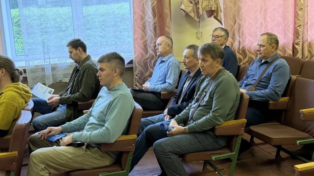 Игорь Арсентьев: Провёл ряд встреч с трудовыми коллективами Вельского округа Игорь Арсентьев: Провёл ряд встреч с трудовыми коллективами Вельского округа