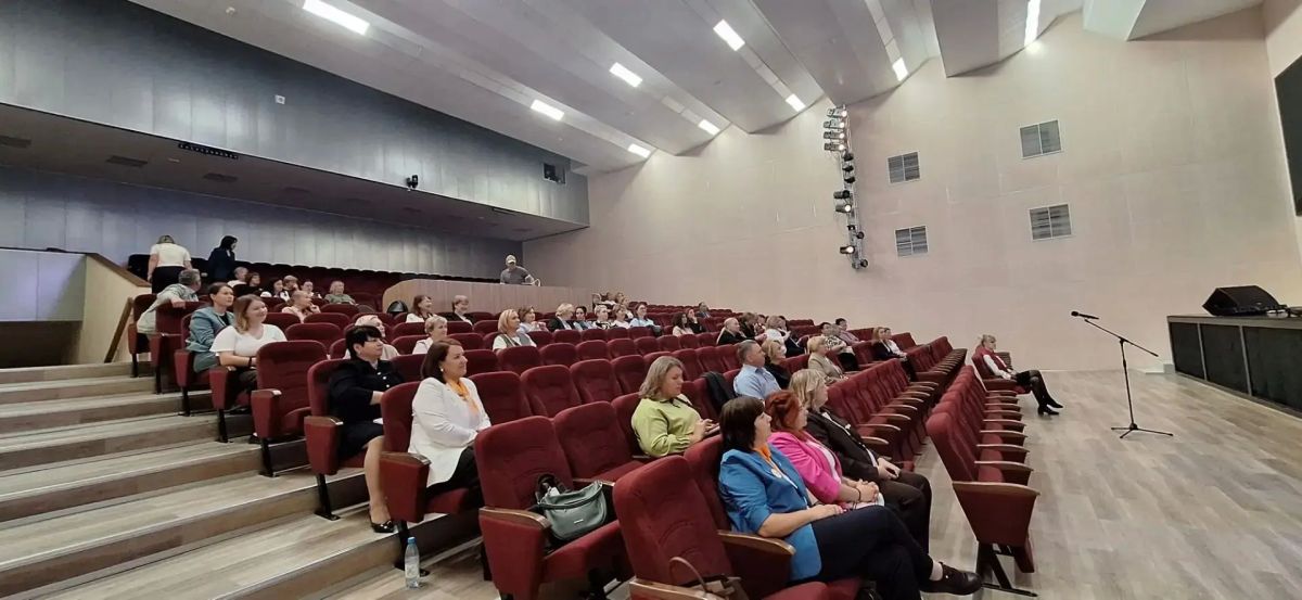 Общество «Знание» помогло масштабировать программу регионального совещания работников образования Общество «Знание» помогло масштабировать программу регионального совещания работников образования