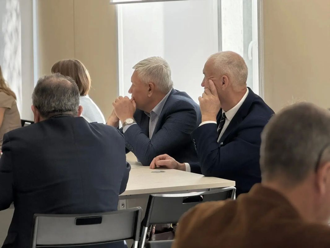 Сегодня руководители профессиональных образовательных организаций приняли участие в стратегической сессии, посвященной проектированию бренда системы СПО Сегодня руководители профессиональных образовательных организаций приняли участие в стратегической сессии, посвященной проектированию бренда системы СПО