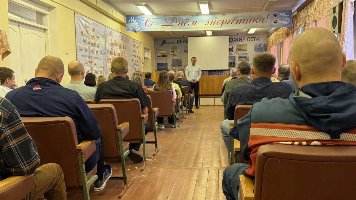 Игорь Арсентьев: Провёл ряд встреч с трудовыми коллективами Вельского округа Игорь Арсентьев: Провёл ряд встреч с трудовыми коллективами Вельского округа