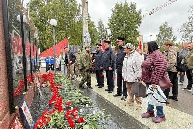 Новодвинске открыли мемориал в память о воинах, погибших в локальных конфликтах Новодвинске открыли мемориал в память о воинах, погибших в локальных конфликтах