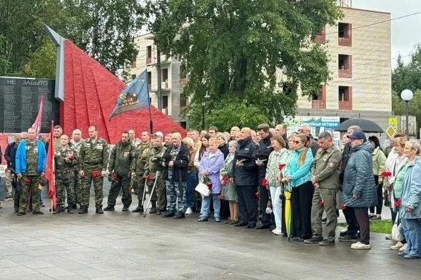 Новодвинске открыли мемориал в память о воинах, погибших в локальных конфликтах Новодвинске открыли мемориал в память о воинах, погибших в локальных конфликтах