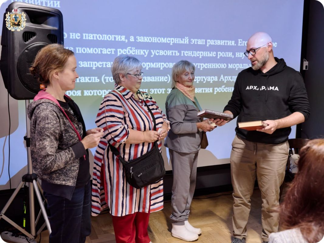 В здании архангельского театра драмы им. М.В. Ломоносова открылся книжный магазин «Антракт» В здании архангельского театра драмы им. М.В. Ломоносова открылся книжный магазин «Антракт»
