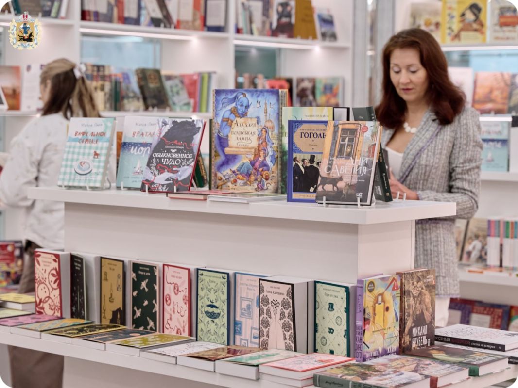 В здании архангельского театра драмы им. М.В. Ломоносова открылся книжный магазин «Антракт» В здании архангельского театра драмы им. М.В. Ломоносова открылся книжный магазин «Антракт»