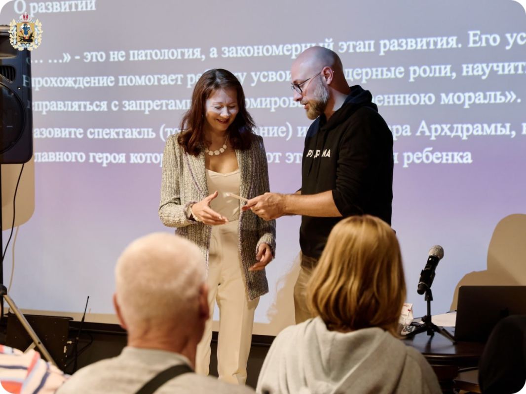 В здании архангельского театра драмы им. М.В. Ломоносова открылся книжный магазин «Антракт» В здании архангельского театра драмы им. М.В. Ломоносова открылся книжный магазин «Антракт»