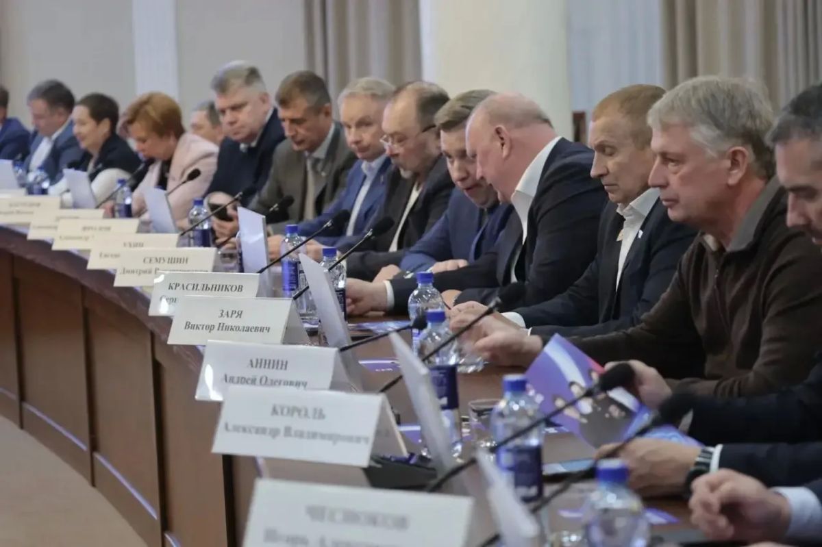 Александр Цыбульский: В канун нового парламентского сезона встретились с депутатами фракции «Единая Россия» в Архангельском областном Собрании Александр Цыбульский: В канун нового парламентского сезона встретились с депутатами фракции «Единая Россия» в Архангельском областном Собрании