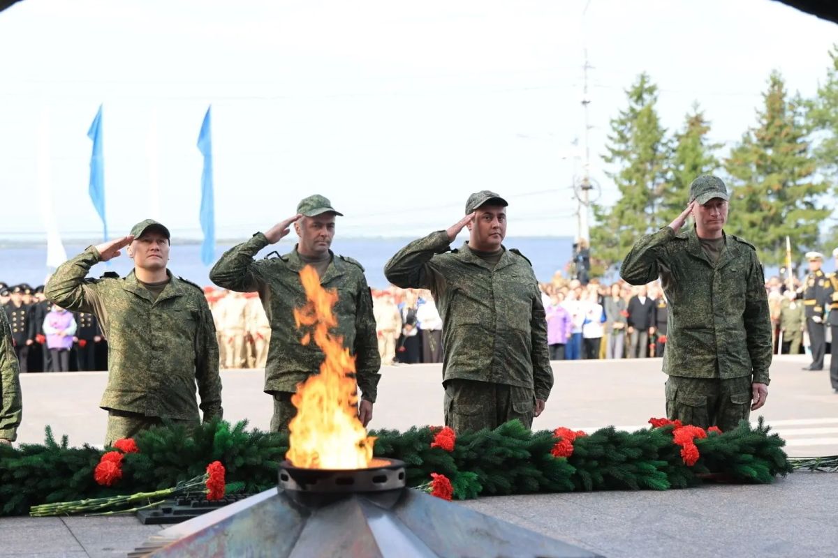 На площади Мира прошла церемония «Огненные мили Победы» На площади Мира прошла церемония «Огненные мили Победы»