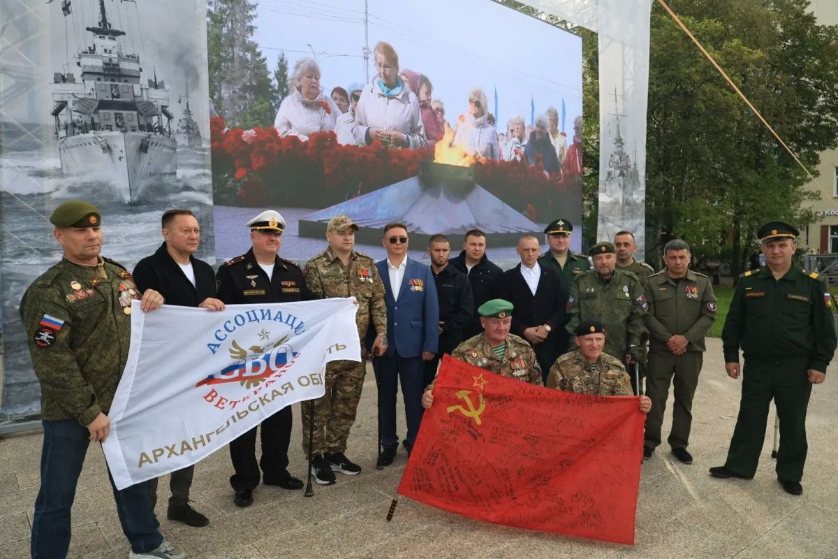 На площади Мира прошла церемония «Огненные мили Победы» На площади Мира прошла церемония «Огненные мили Победы»