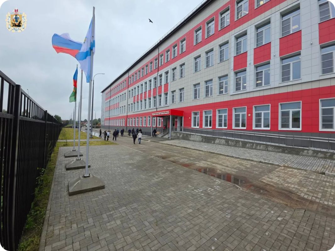 Новая школа на 320 мест открылась в Няндоме в День знаний Новая школа на 320 мест открылась в Няндоме в День знаний