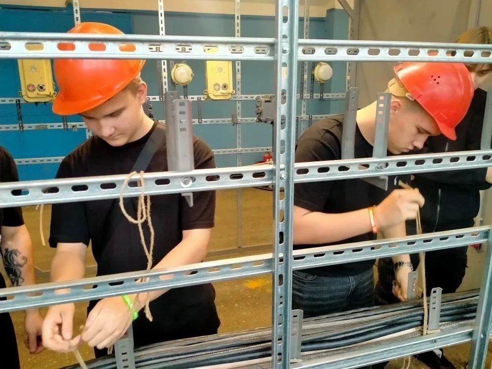 Более 600 молодых жителей Поморья получили адресную поддержку по профориентации и трудоустройству в морской отрасли Более 600 молодых жителей Поморья получили адресную поддержку по профориентации и трудоустройству в морской отрасли