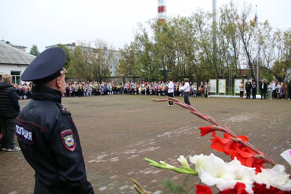 В Архангельской области сотрудники полиции обеспечили общественный порядок на мероприятиях, посвященных началу нового учебного года В Архангельской области сотрудники полиции обеспечили общественный порядок на мероприятиях, посвященных началу нового учебного года