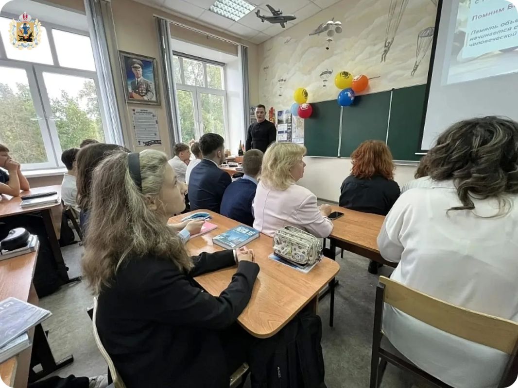 Ветеран СВО Александр Шевченко провел урок мужества для новодвинских гимназистов Ветеран СВО Александр Шевченко провел урок мужества для новодвинских гимназистов