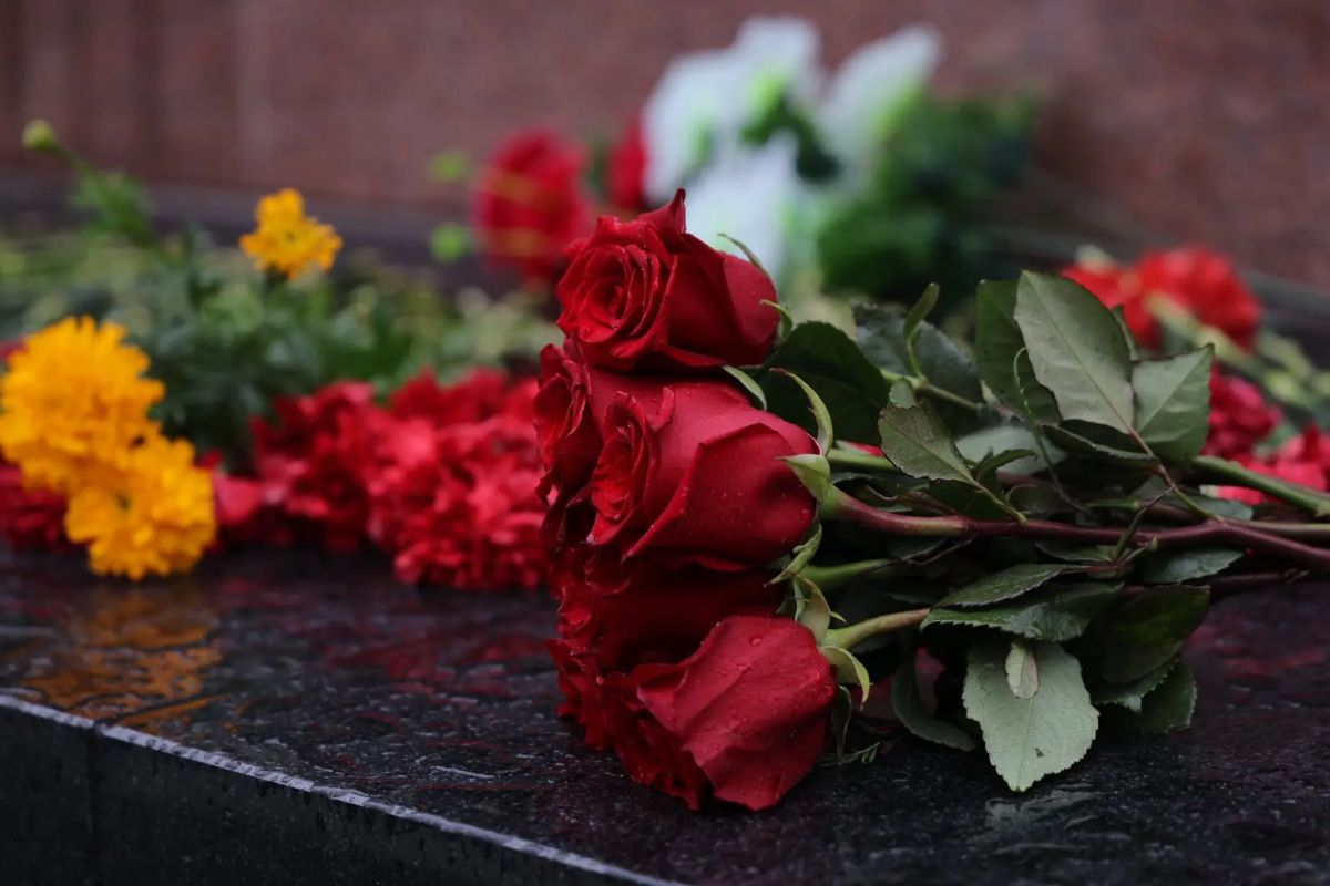 Александр Цыбульский: Возложили цветы к двум мемориалам в сквере Воинской Славы в Новодвинске Александр Цыбульский: Возложили цветы к двум мемориалам в сквере Воинской Славы в Новодвинске