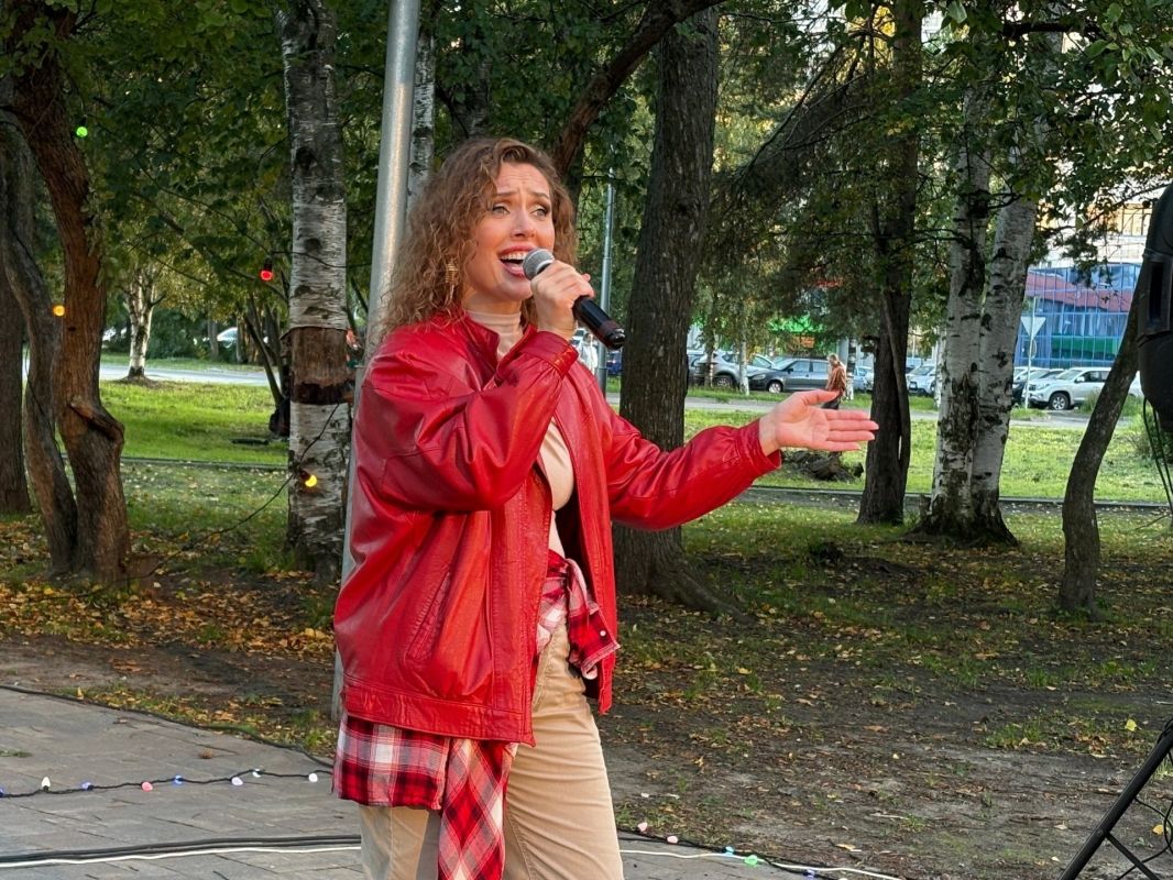 Каждую пятницу в сквере имени Резицкого звучит живая музыка! Каждую пятницу в сквере имени Резицкого звучит живая музыка!