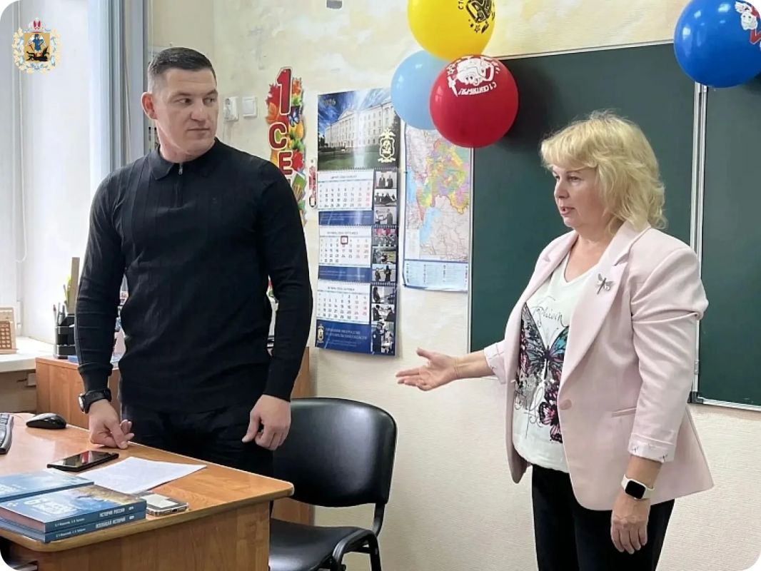 Ветеран СВО Александр Шевченко провел урок мужества для новодвинских гимназистов Ветеран СВО Александр Шевченко провел урок мужества для новодвинских гимназистов