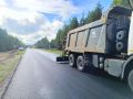 В Верхнетоемском округе на участке ремонта региональной автодороги М8 «Холмогоры» - Котлас км 101 - км 106 ведется укладка асфальта