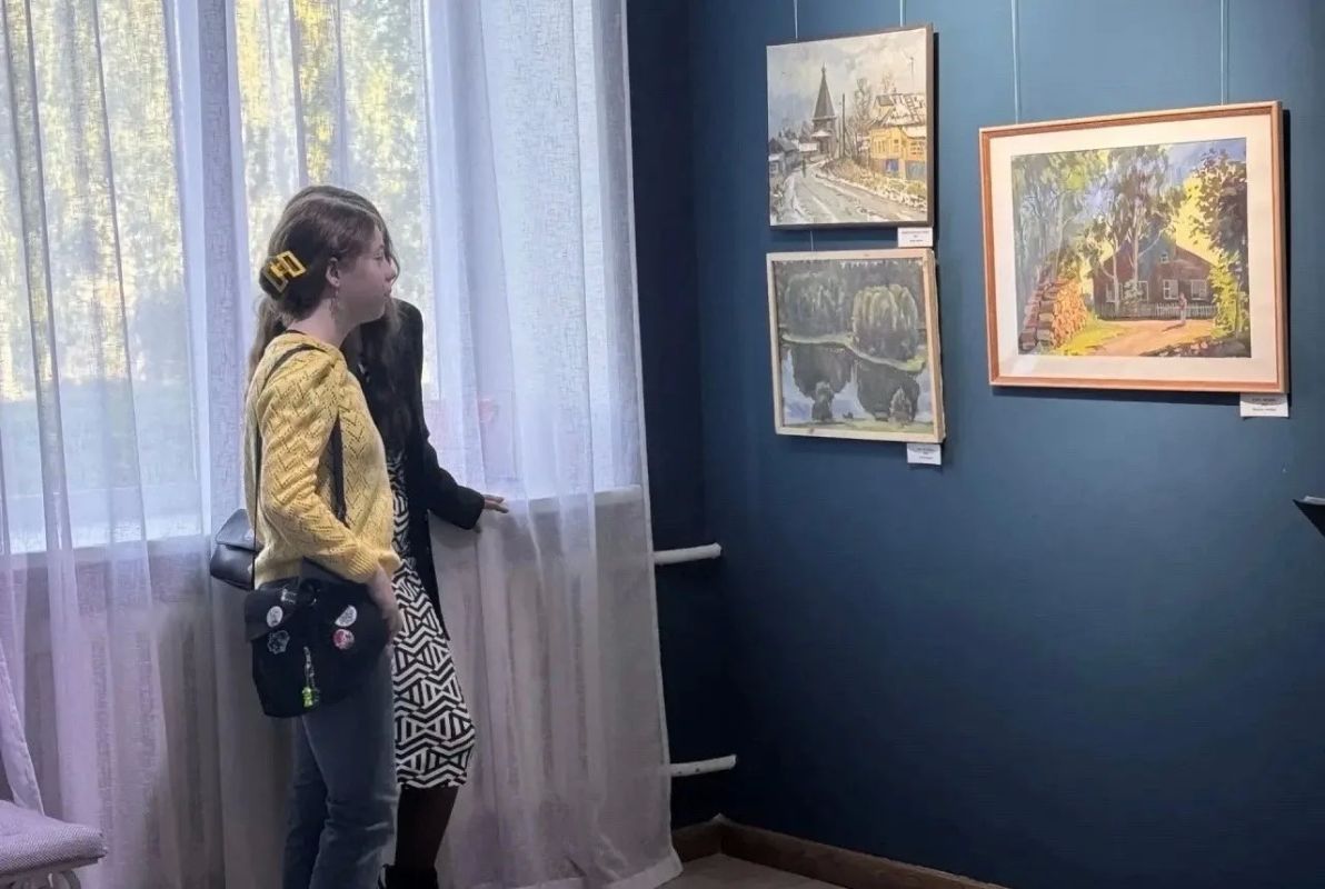 выставочном зале Котласского Дворца культуры состоялось торжественное открытие персональной выставки художницы из Коряжмы Татьяны Смирновой под названием «Картина жизни» выставочном зале Котласского Дворца культуры состоялось торжественное открытие персональной выставки художницы из Коряжмы Татьяны Смирновой под названием «Картина жизни»