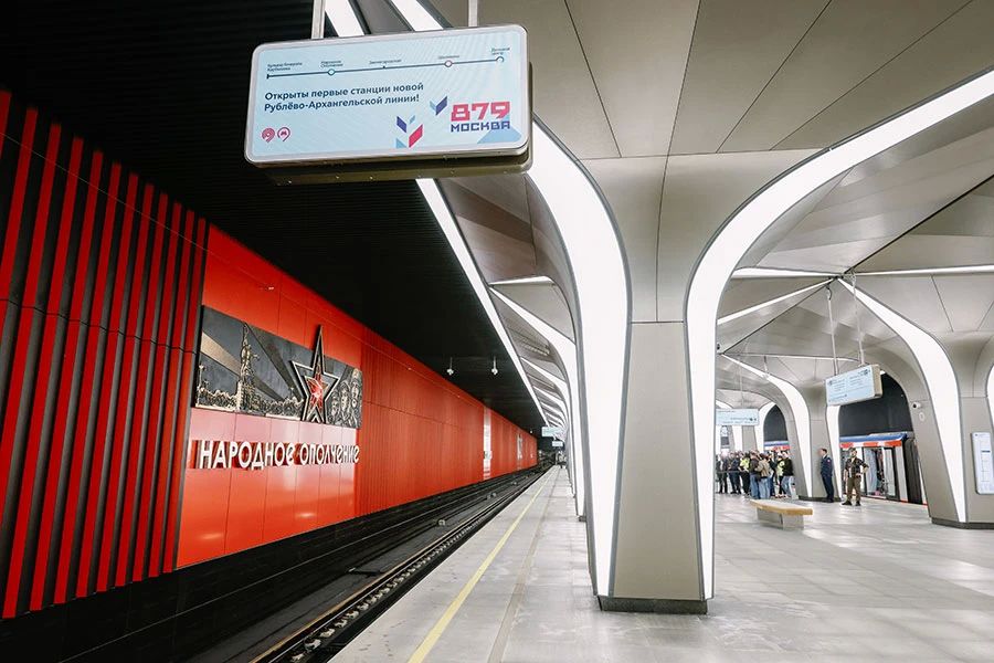 В Москве состоялся запуск станций первого участка Рублево-Архангельской линии метро, в церемонии приняли участие президент России Владимир Путин и мэр столицы Сергей Собянин В Москве состоялся запуск станций первого участка Рублево-Архангельской линии метро, в церемонии приняли участие президент России Владимир Путин и мэр столицы Сергей Собянин