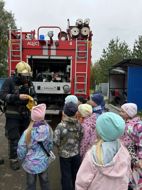 В Архангельске сотрудники МЧС России провели урок безопасности для воспитанников детского сада № 88 В Архангельске сотрудники МЧС России провели урок безопасности для воспитанников детского сада № 88
