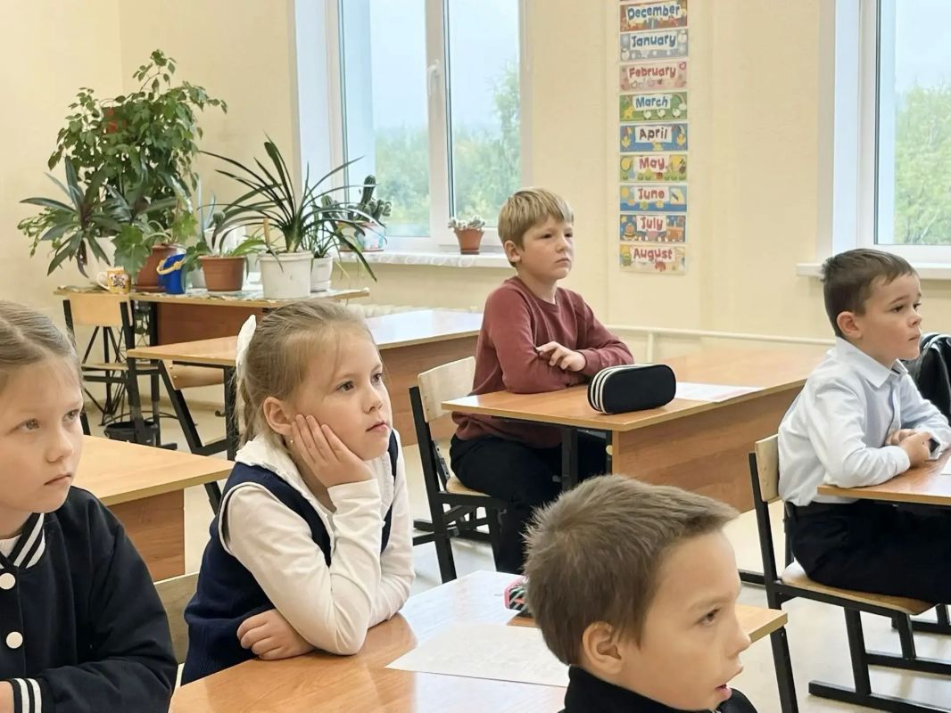 7 сентября состоялось занятие «Разговоры о важном», которые были посвящены двум важным темам 7 сентября состоялось занятие «Разговоры о важном», которые были посвящены двум важным темам