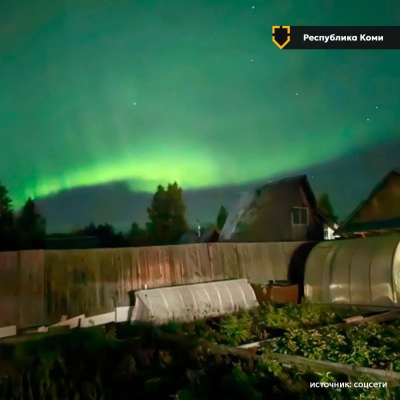 Красивое из Санкт-Петербурга, где местные жители увидели в небе над городом северное сияние Красивое из Санкт-Петербурга, где местные жители увидели в небе над городом северное сияние