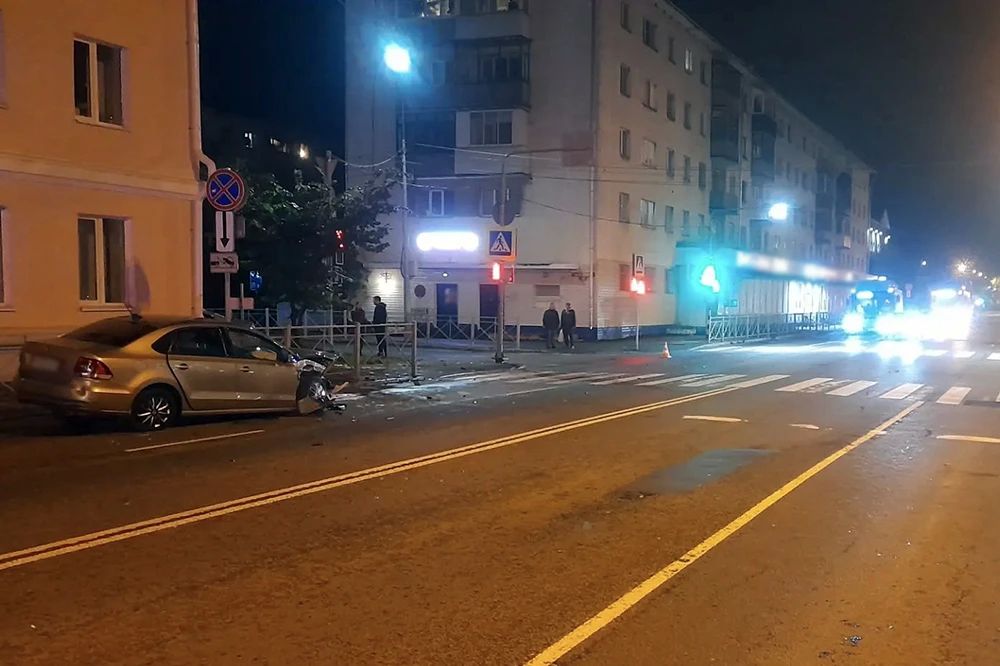 В Архангельске сотрудниками полиции устанавливаются обстоятельства ДТП, в котором пострадали люди В Архангельске сотрудниками полиции устанавливаются обстоятельства ДТП, в котором пострадали люди