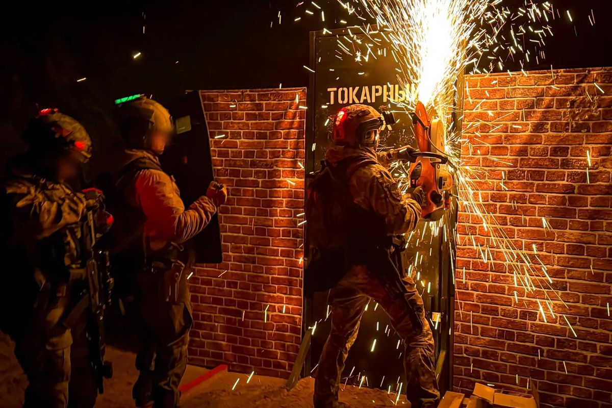 Этой ночью в Санкт-Петербурге стартовали X Международные соревнования по практической стрельбе «Вечно живые» (троеборье) на Кубок Губернатора Санкт-Петербурга, в которых наравне с остальными силовыми структурами... Этой ночью в Санкт-Петербурге стартовали X Международные соревнования по практической стрельбе «Вечно живые» (троеборье) на Кубок Губернатора Санкт-Петербурга, в которых наравне с остальными силовыми структурами...