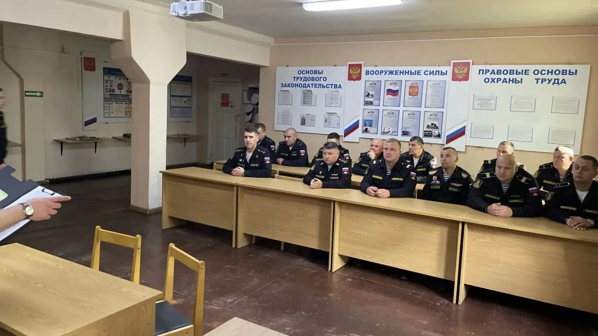 Военные следователи Северодвинска и Гаджиево провели Дни правовых знаний в подшефных воинских частях Военные следователи Северодвинска и Гаджиево провели Дни правовых знаний в подшефных воинских частях